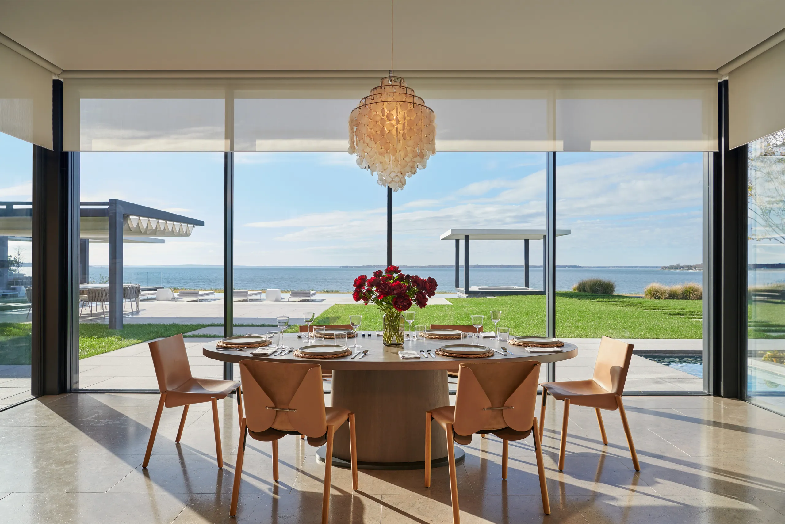 lutron-luxury-diningroom