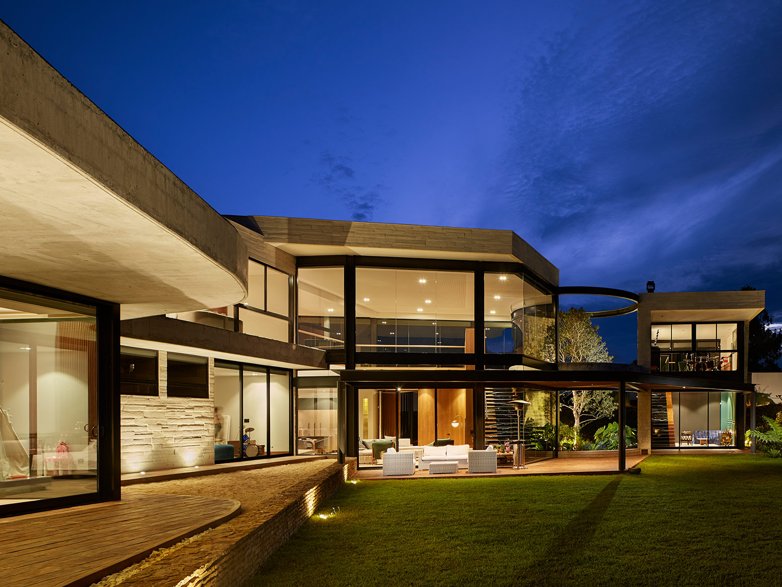 Ketra tunable led lighting indoors and outdoors of luxury home